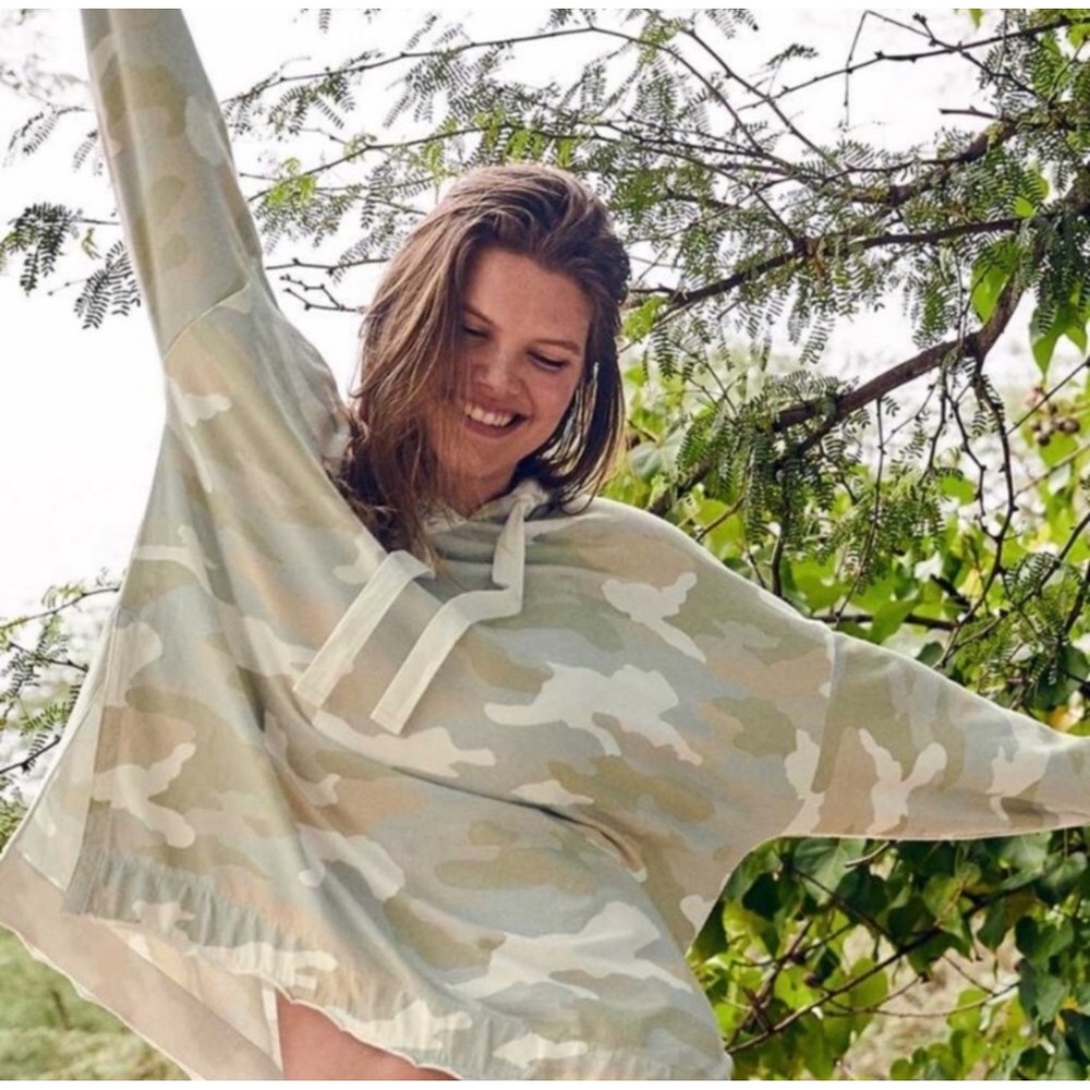 Aerie Oversized Sun washed Camo Hoodie Sweatshirt‎ Relaxed Fit Women's Medium